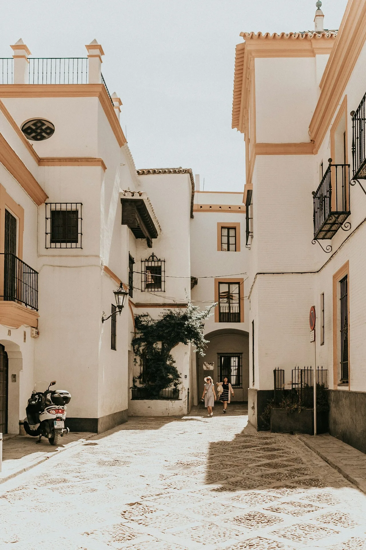 Calles de Sevilla, cheque bebé Andalucía