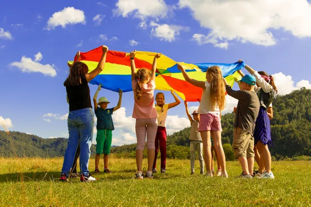 Niños jugando sin pantallas